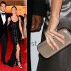 El quarterback le dio a la supermodelo este anillo de diamantes de cuatro quilates cuando le propuso casarse en 2009.