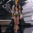 5c8b77ff360000c81a6d29a0