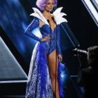 5c8b7803230000040124d049