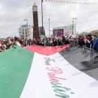 La actividad en Túnez trata de volver a la normalidad. Por ejemplo, estos días se ha celebrado en la ciudad la edición número 14 del Foro Social Mundial, tratando de avalar los cambios democráticos en el país. En la imagen, una marcha del ...