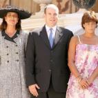 Con sus hermanos, en la entronización de Alberto II de Mónaco