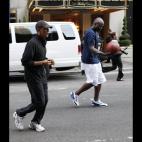 Obama, a la carrera para echar unas canastas. | Gtresonline