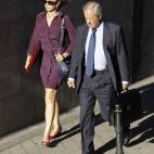 Javier Gómez de Liaño abogado del extesorero del PP Luis Bárcenas, acompañado de su esposa, María Dolores Márquez de Prado, defensora de la mujer del extesorero, Rosalia Iglesias.