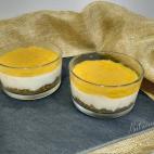 Ingredientes: mango, queso de untar, yogur griego, leche o bebida vegetal, gelatina neutra, stevia y almendra picada.Sigue aqu&iacute; la receta