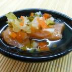 Este entrante lleva también encurtidos de coliflor, zanahoria y pepino. Preparar la receta lleva sólo 15 minutos: mírala en este enlace.