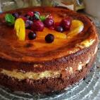 Ingredientes: chocolate negro, az&uacute;car moreno, mantequilla, harina de trigo, huevos, sal, queso de untar, nada, zumo de naranja, ralladuras de una naranja, az&uacute;car blanco, yogur griego, mermelada de naranja, f&eacute;cula de ma&iacut...