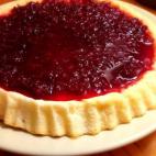 Ingredientes: huevos, sal, queso de untar, leche, maicena, levadura, zumo de lim&oacute;n y mermelada de cerezas.Sigue aqu&iacute; la receta