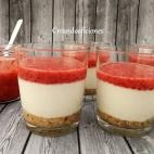 Ingredientes: queso fresco batido, esencia de vainilla, fresas, az&uacute;car, zumo de lim&oacute;n, ch&iacute;a, avellanas, d&aacute;tiles y aceite de coco.Sigue aqu&iacute; la receta