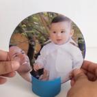 SE NECESITA: un DVD antiguo, un rollo de papel higi&eacute;nico acabado, papel iris, pegamento de silicona, tijeras, pintura y un pincel.Mira C&Oacute;MO HACERLO