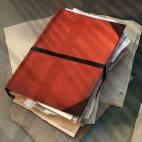 ¿Por qué no pruebas a crear una adaptación visual de tus narraciones en primera persona? Coge una página de tu diario y recrea el texto en una ilustración. Dibuja, pinta, haz un collage o lo que creas necesario para transmitir la atmósfera...