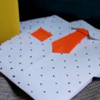 SE NECESITAN: tijeras, silicona, folios, un rotulador negro y una hoja de otro color.Mira C&Oacute;MO HACERLO