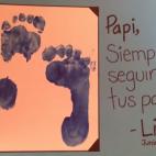 SE NECESITAN: temperas, un folio blanco, una cartulina y rotuladores. Mira C&Oacute;MO HACERLO