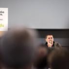 Según el CIS, en estos momentos hay en España un 0,1% de personas -en concreto, mayores de 65 años- que no están seguras de a quién votar y dudan en si dar su apoyo al PP o a Bildu. Un duda de lo más... ¿normal?