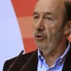 El PP ganó en las elecciones de 2011 con mayoría absoluta al lograr el 44,63% de los votos y el PSOE de Rubalcaba se quedó con un 28,7%. Quién lo diría viendo el CIS de este jueves, donde el 32% de los españoles asegura que hace cuatro añ...