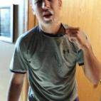 "No juegues con el bebé justo después de comer, o terminarás con vómito en tu boca".