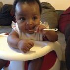 "Aparentemente la comida de bebé estaba tan buena que ella decidió resolverlo con sus propias manos".