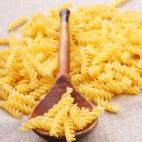 La pasta seca es una de las culpables cuando se trata de alimentos que se desechan prematuramente, dice Revell. "La pasta secca durará al menos un par de años", señala. Sólo hay que asegurarse de que esté bien envuelta para mantener a raya ...