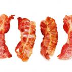 "Si estás lidiando con algo con alto contenido en grasa, entonces tiene una vida de dos a tres meses en el congelador", dice Revell. "El asunto es calidad. Con la carne molida y el tocino tendrás más problemas con la textura que con el sabor ...