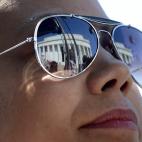 5c8b5633240000f7054d39f9