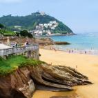 Playa de la Concha (San Sebasti&aacute;n): una de las pocas playas que, aunque est&eacute; a un minuto de la parte vieja de la ciudad, es espectacular. Si tambi&eacute;n quieres hacer stand-up paddle o pirag&uuml;ismo, no lo dudes, &iexcl;esta e...
