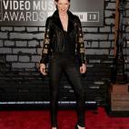 5c8aeb25240000f404a3e6a5