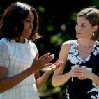 La primera dama, Michelle Obama, muestra a la reina Letizia, el huerto ecológico creado por ella en la Casa Blanca
