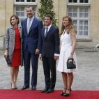De visita de Estado en Francia, con el primer ministro, Manuel Valls, y su esposa, Anne Gravoin