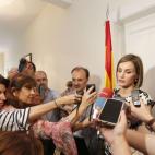 Hablando ante los medios en la embajada de España en Tegucigualpa, Honduras