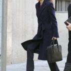 En Madrid, con abrigo y bolso de Hugo Boss.