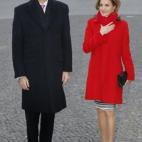 Visitando Berlín, frente a la Puerta de Brandeburgo.