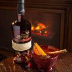 El clásico de los clásicos. Tanto que hasta se sirve en taza caliente. Algo que a nuestros vecinos del norte de Europa les rechifla y que en España aún se ve con ojos raros. "Este ponche es perfecto para acompañar una mesa de gala y poner e...