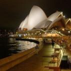 Sydney es mucho más que su famosa ópera, aunque es verdad que ésta es impresionante. Tiene rascacielos, cultura y unas playas para quedarse horas relajado. Ver más fotos aquí.