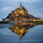 Pocas cosas a tanta distancia son tan bonitas como Le Mont Saint Michel. Ubicado en la Baja Normandía, esta comuna es una de las maravillas arquitectónicas más relevantes de toda Francia. Recibe más de 3 millones de visitas al año. Ver más...