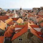 Una de las ciudades más espectaculares del Adriático. La Ciudad Vieja, toda la zona amurallada que se ve desde el mar, es Patrimonio de la Humanidad desde 1979. Se la conoce como la perla de Adriático. Ver más fotos aquí.