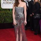 Para acudir a la ceremonia de los Globos de Oro en 2015 escogió un vestido corto, de Chanel, cargado de lentejuelas. ¿Fue una visionaria? Eso parece, apostó por una de las tendencias que estaba a punto de invadir las calles: el metalizado.
