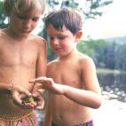 Ya sea en el parque o en la consulta del pediatra, los niños hacen amigos fácilmente. "¿Quieres jugar?" Eso es todo. "¿Quieres jugar?" No parece importarles el rechazo. Ni siquiera creo que se les pase por la cabeza. De mayores es mucho más...