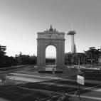 La Puerta del Hierro junto al faro de Moncloa