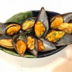 Ingredientes: mejillones, manzanilla, laurel, sal, pimienta y perejil. ﻿Receta completa en Cookpad