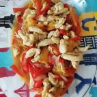 Ingredientes: pollo, pimientos, cebolla, sazonador de fajitas y ma&iacute;z dulce. ﻿Receta completa en Cookpad