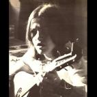 La cantautora Elisa Serna falleci&oacute; en Madrid a los 75 a&ntilde;os. Form&oacute; parte del colectivo Canci&oacute;n del Pueblo en el a&ntilde;o 1967, donde tambi&eacute;n participaron Hilario Camacho, Jos&eacute; Manuel Brav...