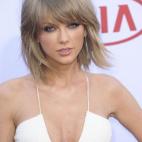 QUÉ: un corte cuadrado (que se convirtió en trending topic) con mucho volumen y flequillo despeinado. Además, cambió el rubio por un tono más frío más especial. DÓNDE: A la llegada de los Premios Billboard en Las Vegas.