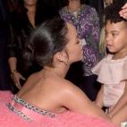 Recuerda cómo fue el espectacular vestido de Rihanna aquí.