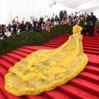 Recuerda aquí su vestido y todos los memes que surgieron a partir de él.