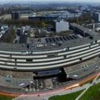 Albert Einstein creía que no era posible la comunicación a distancia entre partículas subatómicas, ya que esto implicaría que la señal debería transmitirse de forma instantánea; es decir, más rápida que la luz. Numerosos experimentos h...