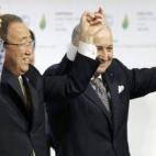 Después de años de avances tímidos, por fin la reciente cumbre del clima celebrada en París ha logrado poner de acuerdo a 195 países para firmar un compromiso vinculante destinado a lograr que el aumento de temperatura a lo largo de este si...