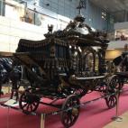 Cementerios de Barcelona exhibe una importante colección de carrozas fúnebres. Desde los años 70 se ha ido configurando esta selección formada por una veintena de piezas, algunas de ellas datan del siglo XVIII, que hacen de este museo un lug...