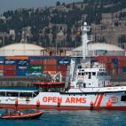 5c8a4f7d250000580680fba4