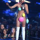 Presentando en los premios MTV VMA