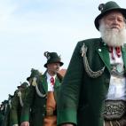 5c8b7980240000f7054d9337