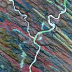 Imagen en falso color del río Ugab en Namibia, capturada el 25 de diciembre del año 2000 por el Aster del satélite Terra.